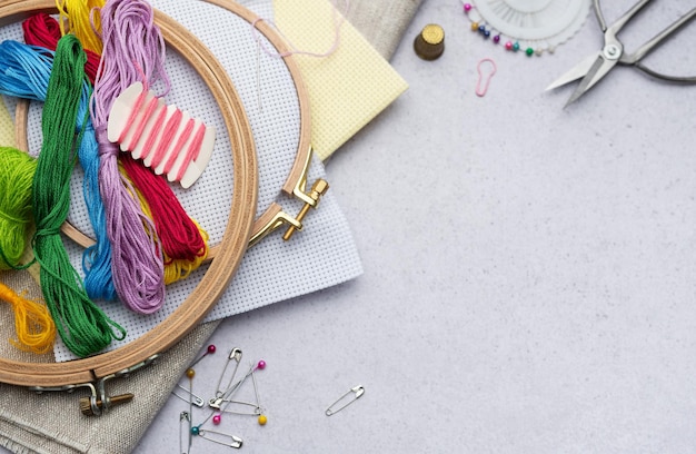 Materiale pentru broderie aranjate